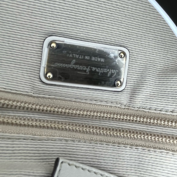 White and black Salvatore Ferragamo bag - Picture 6 of 6
